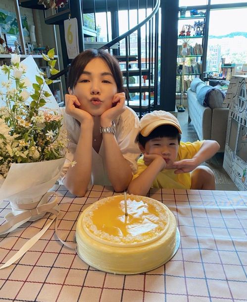 ella晒40岁生日照,一家三口扮丑,儿子劲宝 耍赖 放电太可爱
