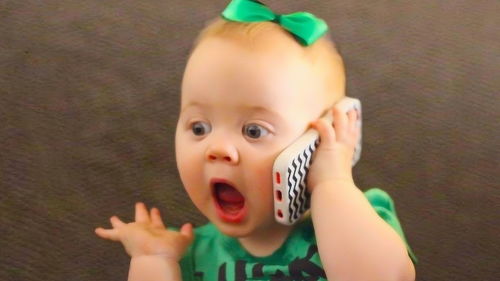 家有宝宝的可爱日常 似曾相识的“电话时光”